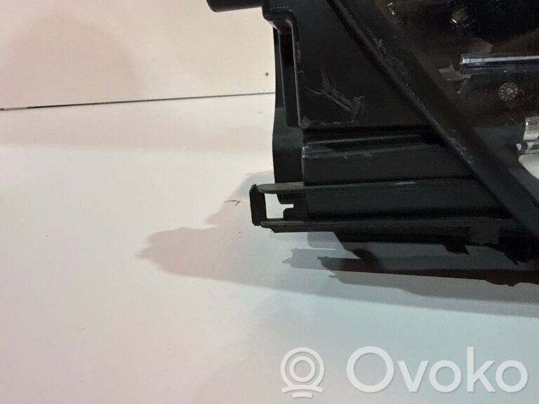 094698087e7fcca47c54c7b2adc05bf1-a6b4727b52128a7cf8ae2e128b8c9f05_headlight_headlamp