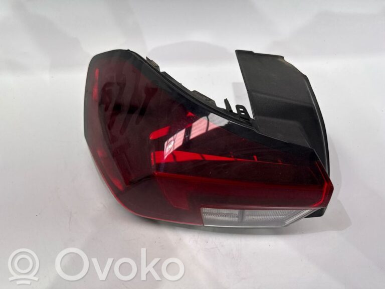 0c3767a09e855ba83668279dfca175c0-208d56cd85135217786b7ca40ceadd6d_rear_tail_lights