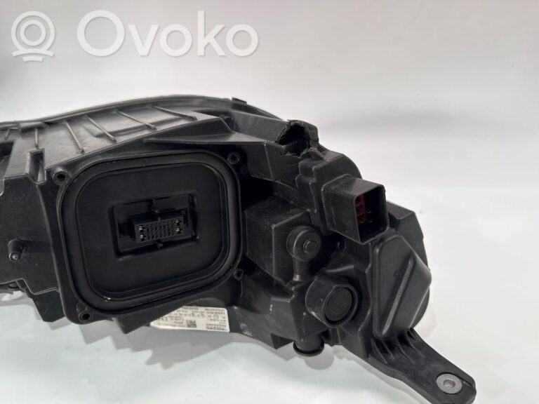 2616a767cbf6fe7666d41a017ba41a7a-60b11b2fd8316b14608fbed946cde60b_headlight_headlamp