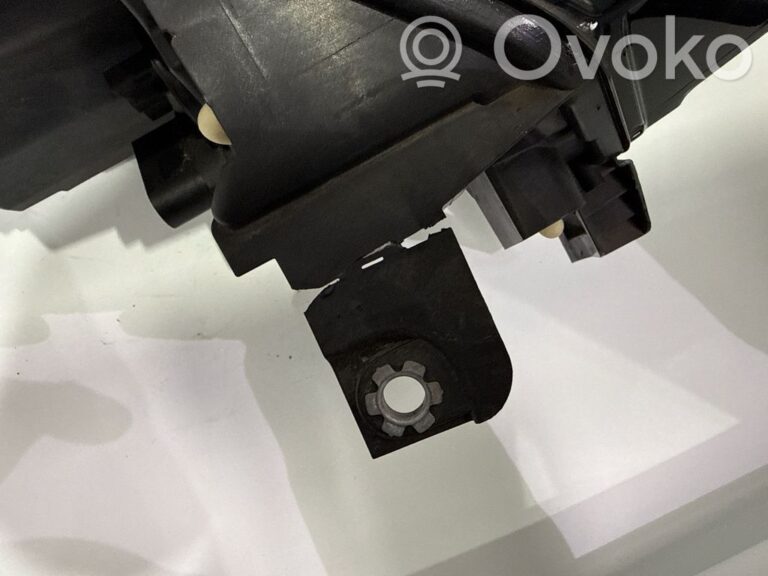 30826fe5097a1d7593d50b337ff8ea0f-cb0271673c44bfb085017ede5ab013fc_headlight_headlamp