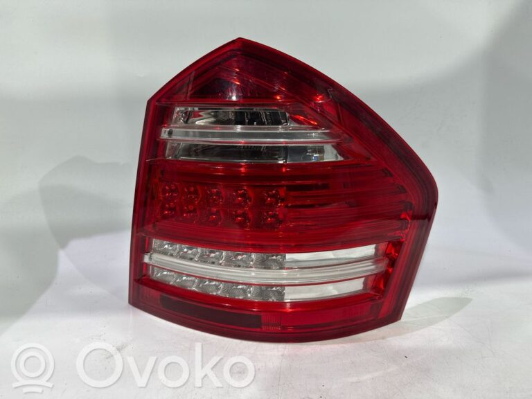 37e9fb901c564ba87786c4c9fdc48890-8aebacab77fdb2482e12c83635817e6d_rear_tail_lights