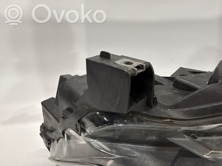 41662c50858a24e083ef30193ed4224d-c528241c12a5a5609407e90068589535_headlight_headlamp