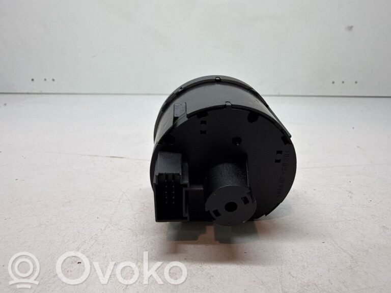 42d35cdd17cd182daf28b46e3e0d5d8c-aeb02ba760d57ec98f21f425e8fb1f55_light_switch