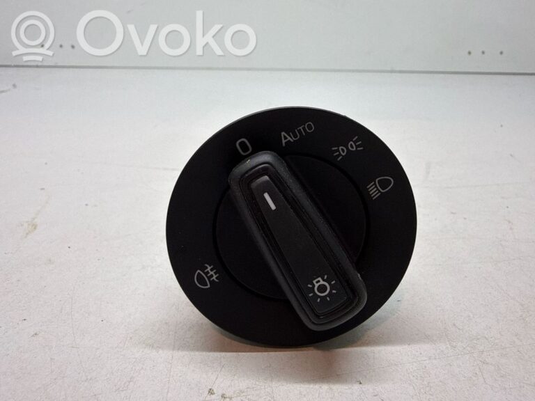 4828db556cafbad04ef24647e43afda4-8ff5c47e5c16ad4f4ebbdd0bd7e499ab_light_switch