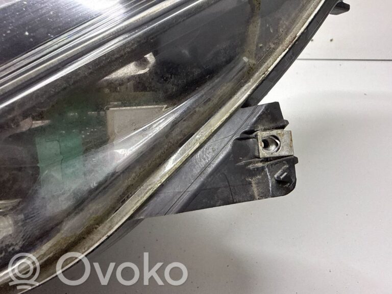 4b0a09a27ea929f9e2927eefc5e405ce-98ecb86dfad66faf593b828f35136593_headlight_headlamp