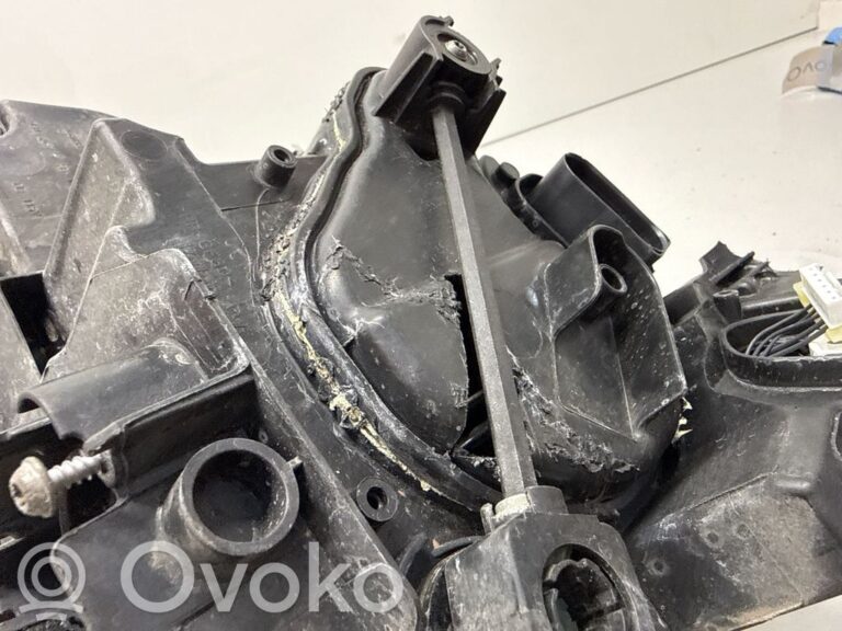 4e102260b619bb51a5ab014c7ee1e189-de0102d6a4318fd0d8272b74659ce1e9_headlight_headlamp