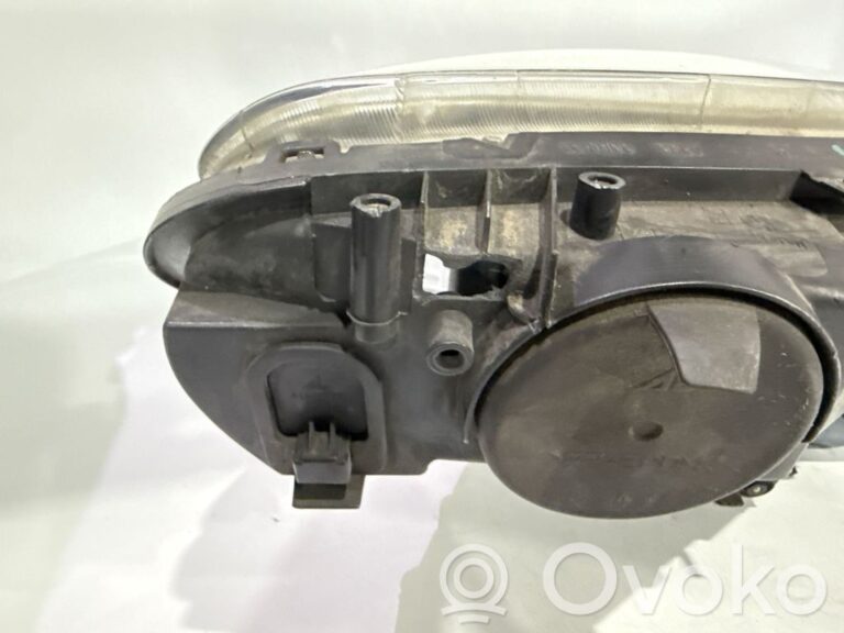 4e68bee32e88ee01ac7fa2f5ff8e9031-441c96ef714ddd6fc0694ae36d3ae6ec_headlight_headlamp