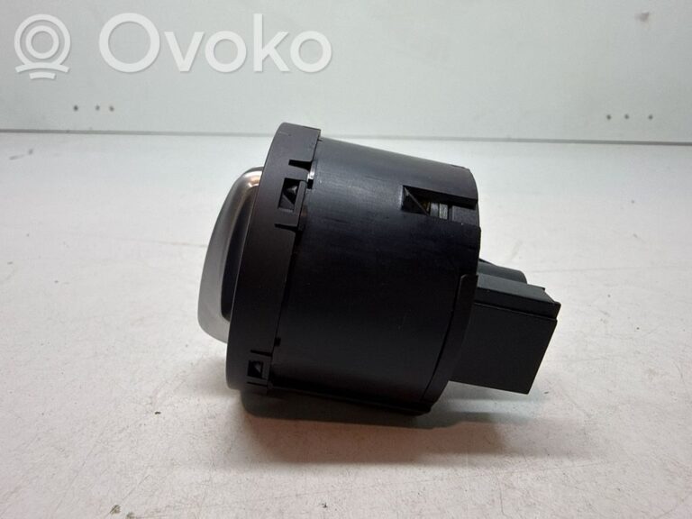 5621ec640d34ff00fdc6a3d9f0ad545d-1531fb2a09170a4a4aaa275398e26eb0_light_switch