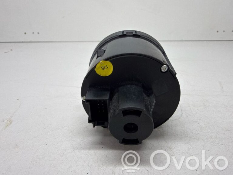 57c6ed3197c24cad6acaf19af61dd5d2-73280fca14097e70a4be9507efafa0f5_light_switch