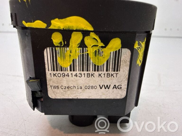 589b7aebe03de6589424d52c290af072-b72aa63709a39745db31314c687e205a_light_switch
