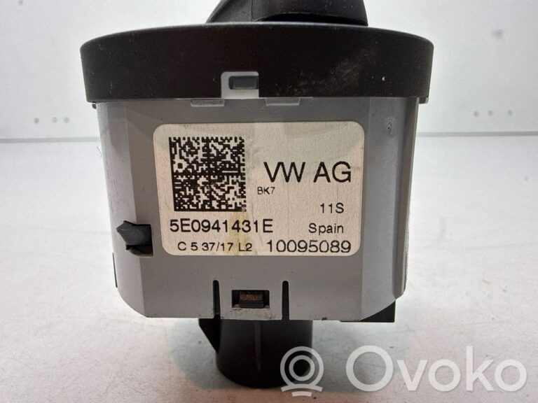 5d318b4765cb600f039c3008b16056f4-031d2289d5b18f81526125f3b421da6c_light_switch