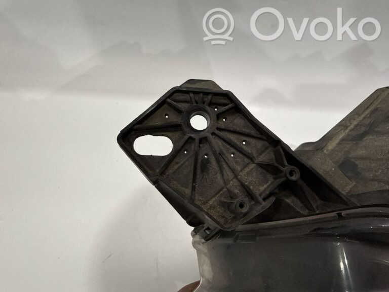 5deb904da0aa0837e2e6ce08c24a497b-258cb03d7489eeefb4583bf5ce7724f8_headlight_headlamp