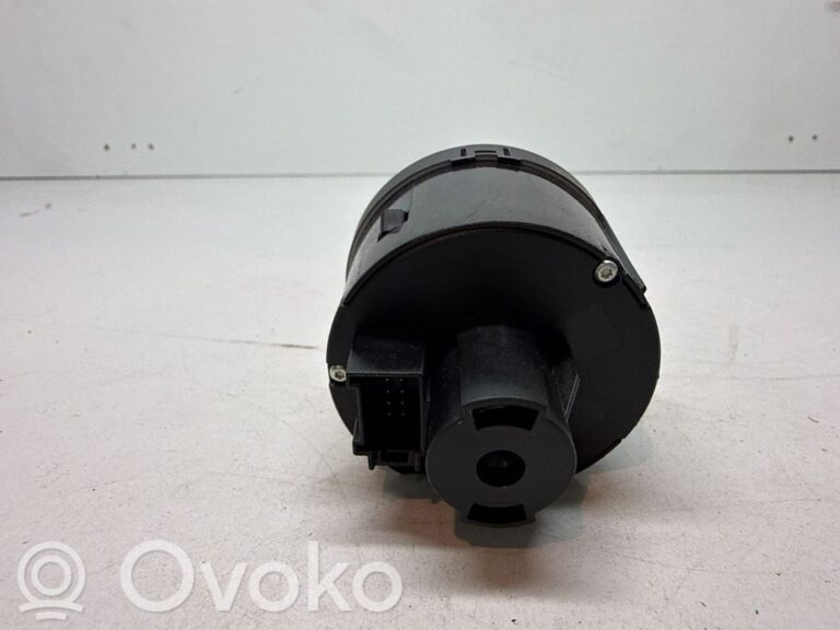 645fe4655237ad95bff004e5d5ce29ca-0a61ac06a9be4db503552ae86f3c292b_light_switch