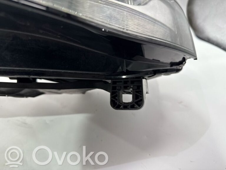 6b545b9e1a71386e3007bd5cd56f4947-34aa2ac57492a9c515ebb5123cb015bd_headlight_headlamp