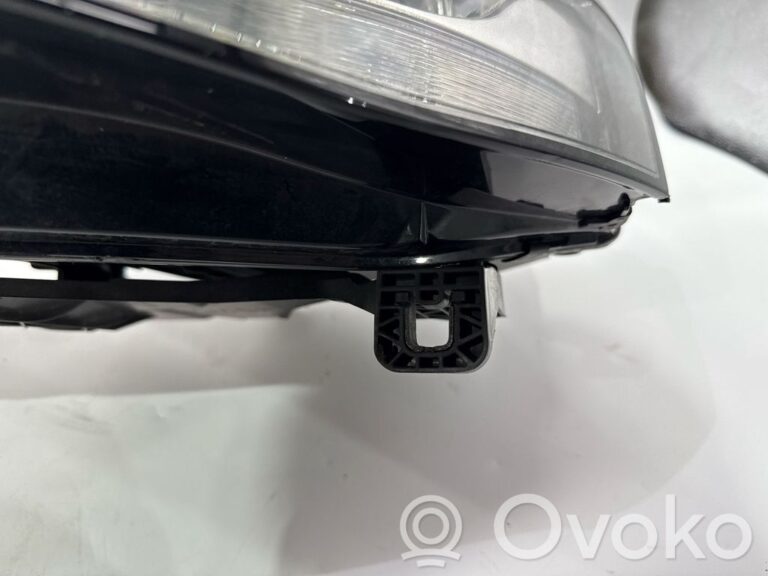 6b545b9e1a71386e3007bd5cd56f4947-34aa2ac57492a9c515ebb5123cb015bd_headlight_headlamp