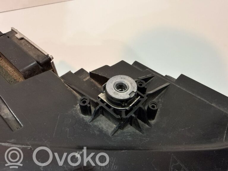 6c98e5fbde0d7df83f9d2941fd73cacc-a9bba698fdf1e69f63e4e5a9737862c7_headlight_headlamp