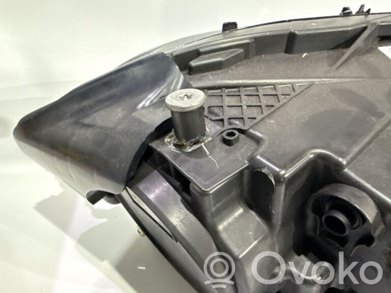 703763848d08d66ba3d2b38e025be9fe-fef960dce9e50e6b3dfde07d101b268e_headlight_headlamp