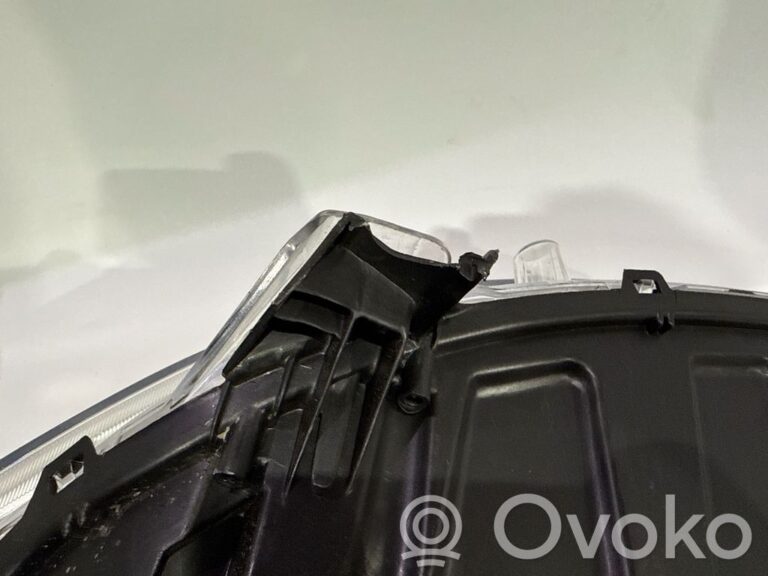 766202d9ca1f72714f99907d7ca25b0a-fca5a11e91339098563fb32c9d829dc4_headlight_headlamp