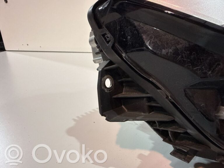 7ed3204e99f10f8ca6f53424d6a4c6f1-4f07e79d513d601bdccb06488ebc7805_headlight_headlamp