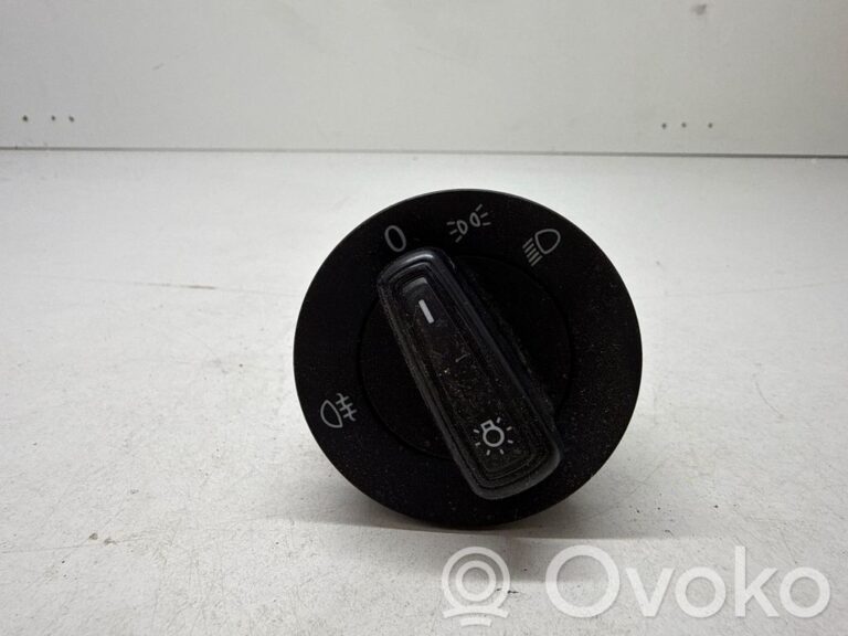 8356e74014333bbcd78c046885860e4e-b263aa98d420d6e85599f2fca71c6b16_light_switch
