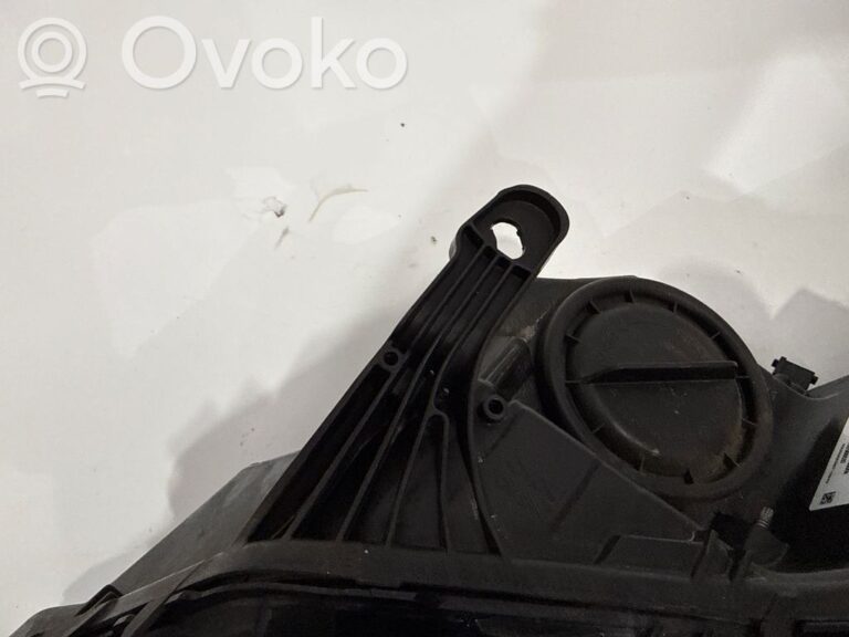 841dc0683e3754ae68192cb10e454927-a4bf1514372320a47382a4438a4220c6_headlight_headlamp