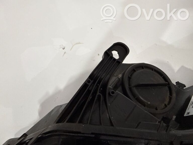 841dc0683e3754ae68192cb10e454927-a4bf1514372320a47382a4438a4220c6_headlight_headlamp