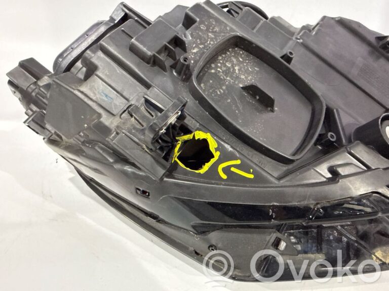 88e949c92a7e2124b255fc810650a189-68b17daec338fbd164ec9e25ef932f89_headlight_headlamp