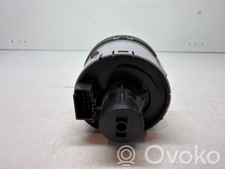8a63e855d6eb9d6773d2ffc361f6b9b8-70a11ab65979f191b3c934d41cec20d5_light_switch