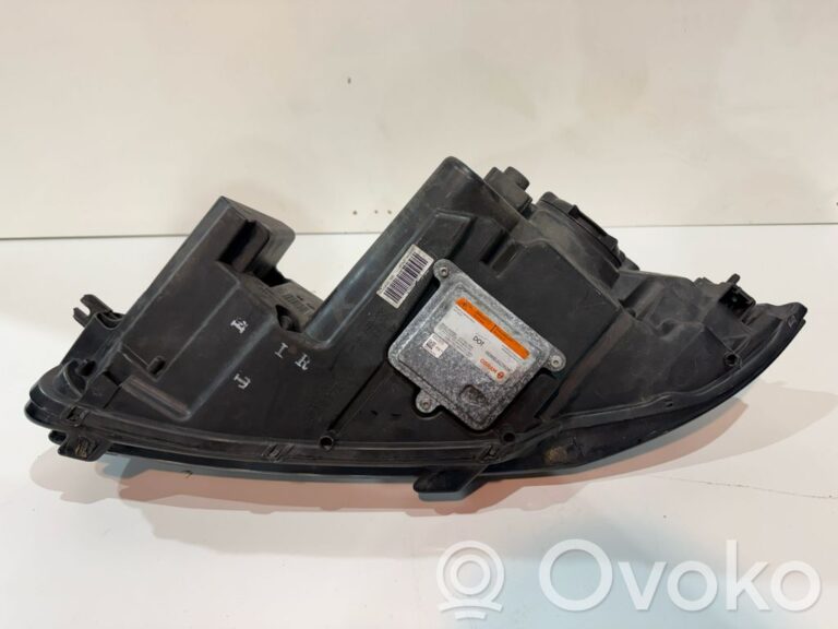 8b5f557cc3568028c33f746c7e404582-5aef0fb97a6952f33d9df1f8c0d3757c_headlight_headlamp
