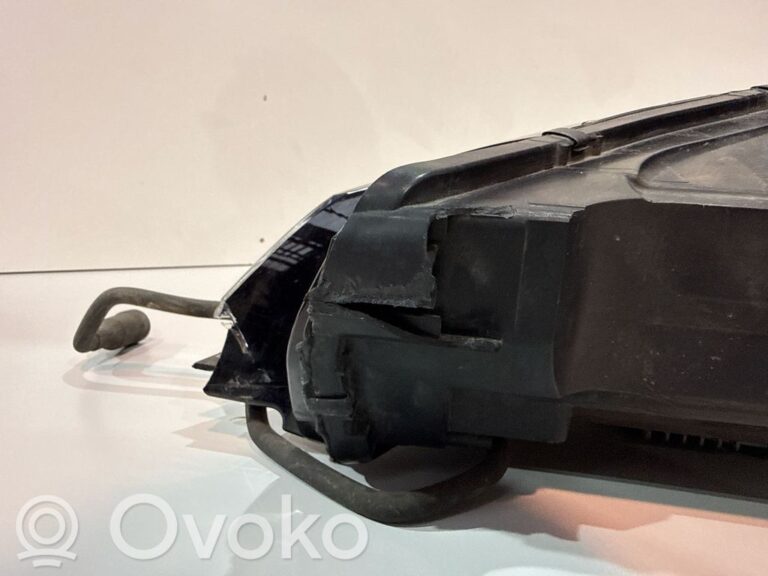 9362779c771f4e95f4e53b7b49d23c92-ee545318de44cbe58556df63d1483457_headlight_headlamp