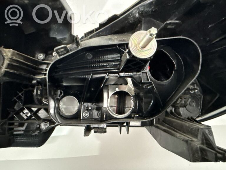 a2264d22b3a136400e97b91ee0d96a7b-5bc2bea9574b001359853044db6e1dc4_rear_tail_lights