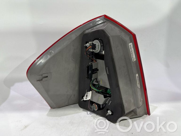 a249aa2c0239fdce56b60a14a52def7a-5f3c1022022f675137744daa31d53896_rear_tail_lights