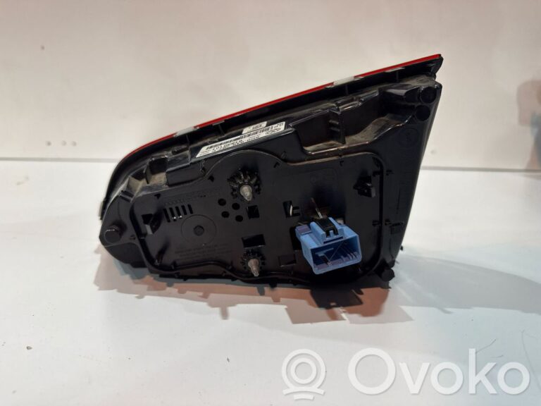 a5e849d0e4114020ae83c3830f54c5bf-721477d26ee69d72423b8410f4d55edb_rear_tail_lights