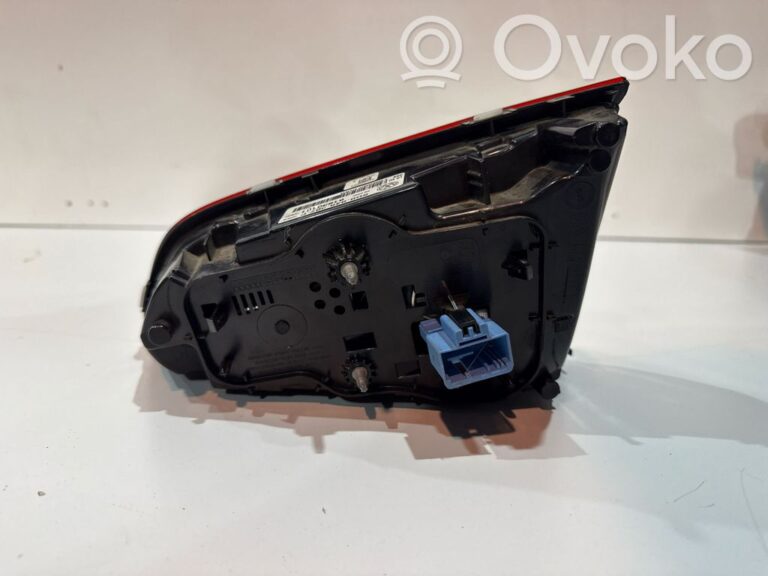 a5e849d0e4114020ae83c3830f54c5bf-721477d26ee69d72423b8410f4d55edb_rear_tail_lights