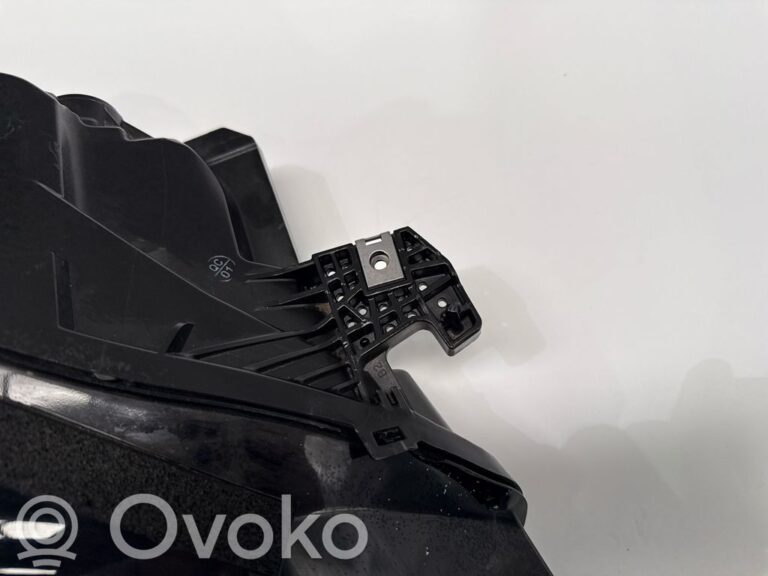 a775715acad7a2e0dd2f00ef98c4691a-e4f818e46636cbc34f632ece74851f96_headlight_headlamp