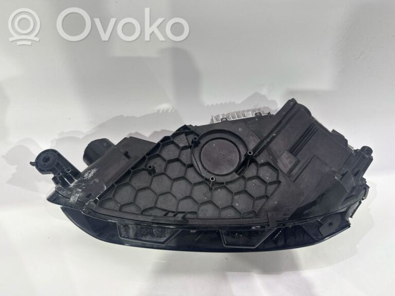 afe13fa0c472de72756086c6da1cdd59-7268a37073c9d0794ee7e9794686fa68_headlight_headlamp