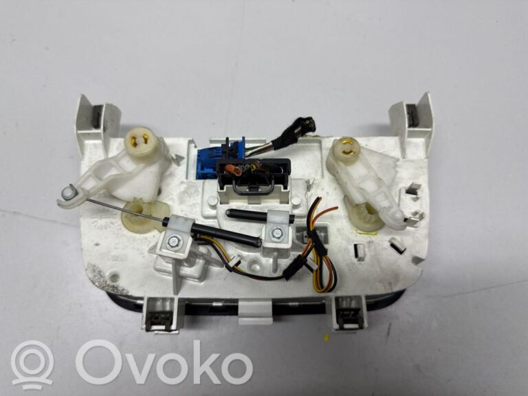 bac6f7f62556f41cc76365f02b75bc50-aeedbae061abb825a5ebbadb6501b31c_climate_control_unit