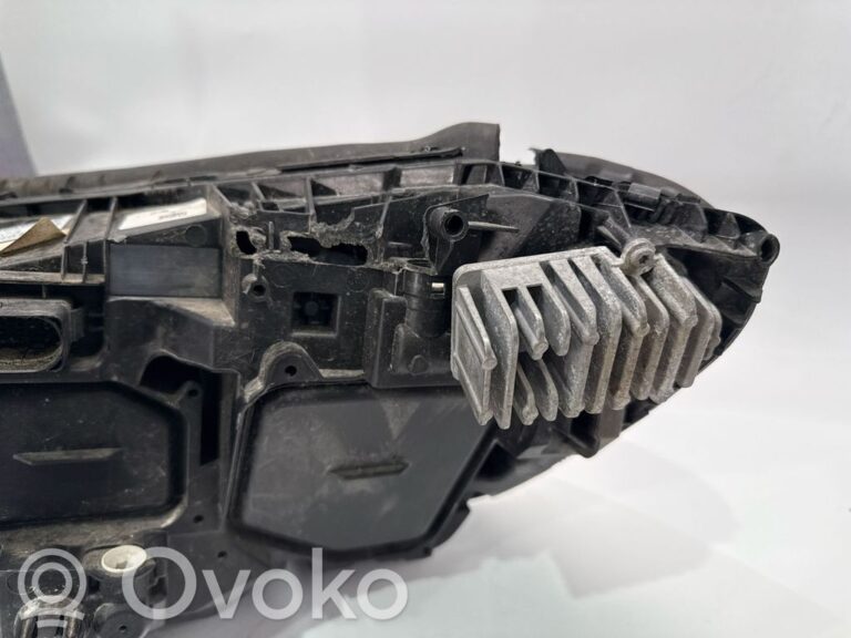 bfd794ebd9b80a4605be5315868c04c0-5cbb4dc4647f040f75575cc7b358fc0a_headlight_headlamp