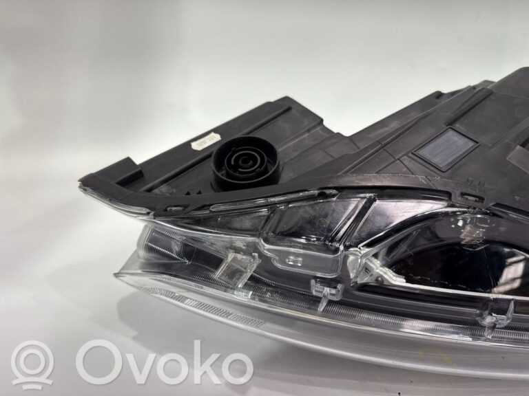c1241c869e86a0cabcc3db8782c6a1b7-bb759448a1b2770be3acf63b3dbecd08_headlight_headlamp