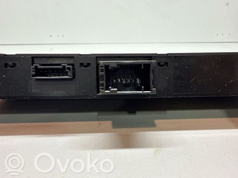 c32427f8a9e137f75185f21cb375e8f0-cf6bd46a0afec7dbde951eaa5cb43402_seat_heating_switch