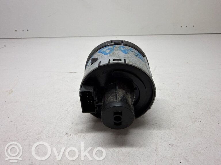 c57da3170cd8577b5e83b32570165c35-ffd29bfcb06ff96ce746b0a2d3faf79c_light_switch