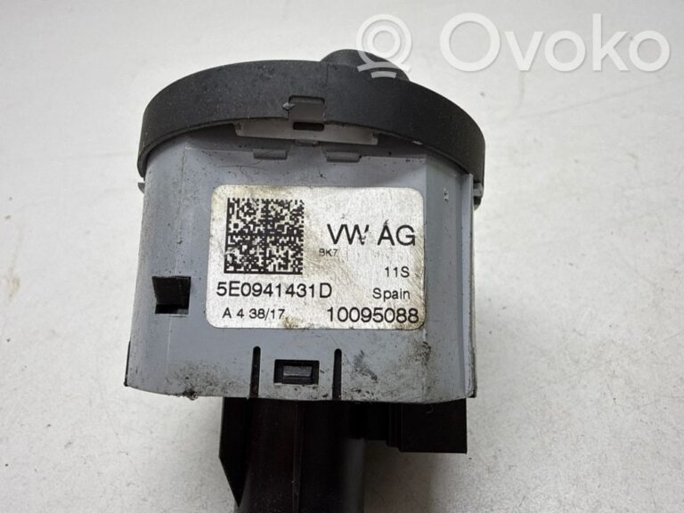 cb1575e633f75bb17e966786f818d665-2e7516eb8dc9c79694f5a7a1355edcf8_light_switch