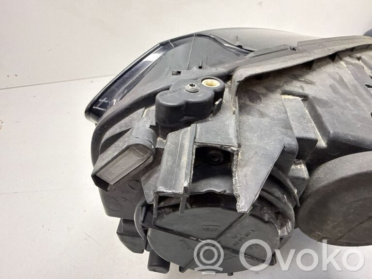 d2dc484e794f23ddd30628d67a229aeb-cdd1be93938ac27f8de2ab6fc13b26ab_headlight_headlamp