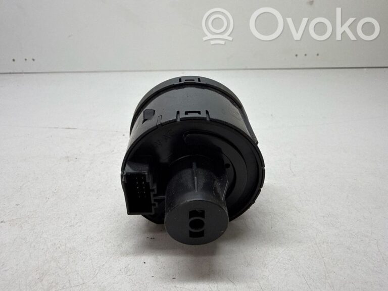 d32cf4889a81d1b0864fc91ca282c072-44c064d945da64cada841ed0b3b99e76_light_switch