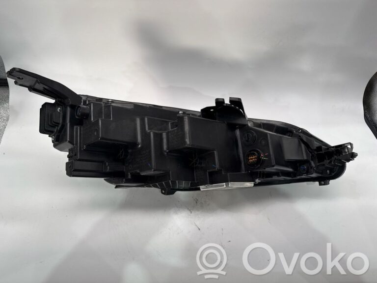 d3db8145ad6db962d75d6282eee802e1-d99991bc4d98fe5cb796d85b2532ae0a_headlight_headlamp