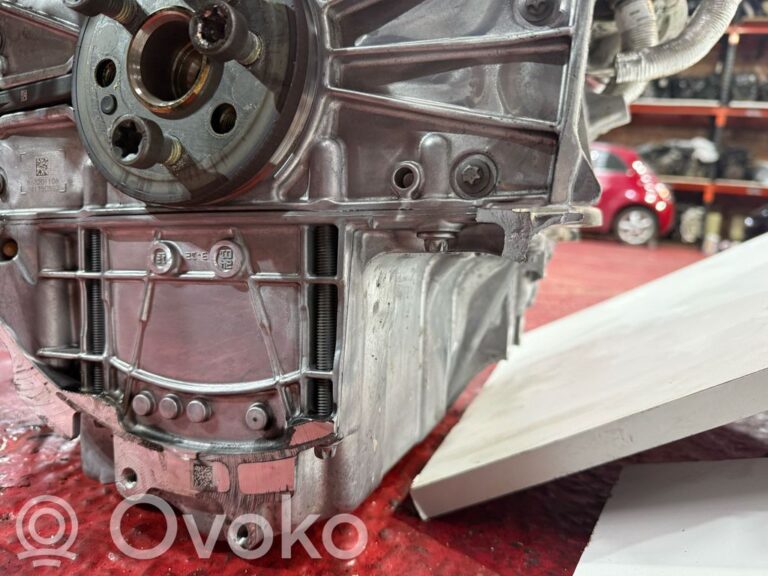 da483e741de65eb4af59bbb7e9f3b81b-bmw_1_f40_engine