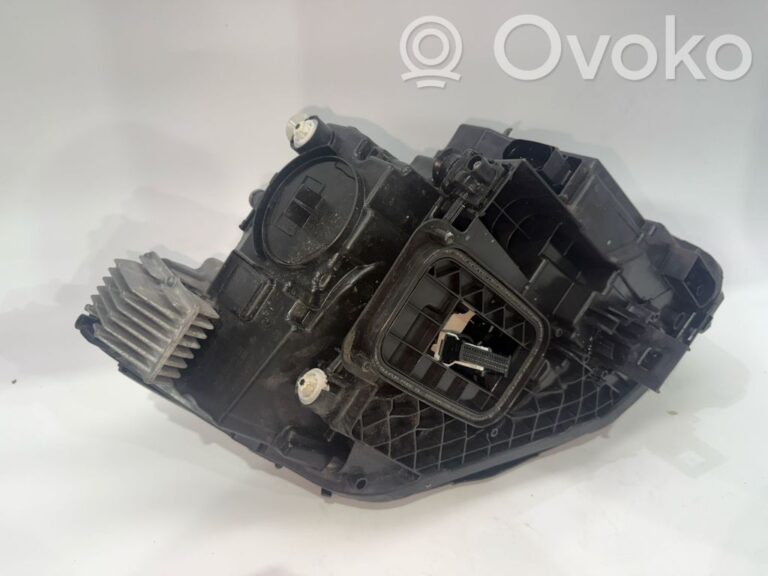 e05db5cc0109e8d844a492de4407d9f9-6a4541d36b945d8e380e865ca745daca_headlight_headlamp