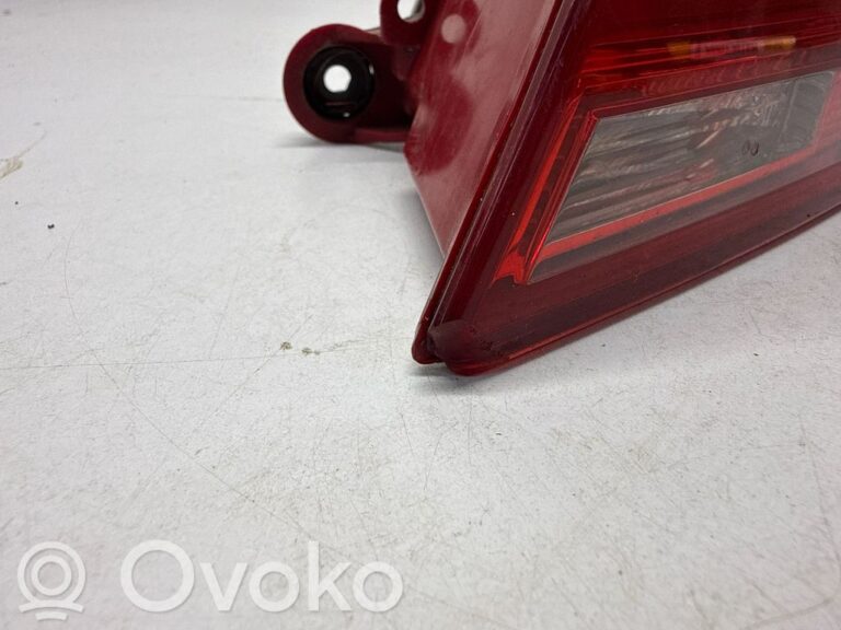 e56426783588e0e754c2611276635938-cde6d44887bcfda58fb52dbc0af8f329_rear_tail_lights