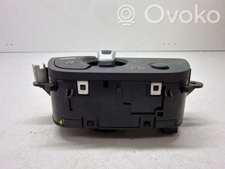 e88ae9e348a55ba856740114f0c168b7-634d69e3bb5c4995b7c4dc727772be5b_light_switch