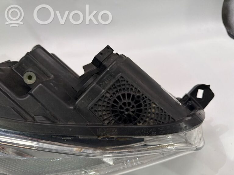 ea19db52b39fc36e5bbf4d15a1e5fc8f-60c9dec90cdc43a6a0ae4ce4be3a3f33_headlight_headlamp